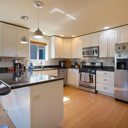 Stylish North Seattle Townhouse- Dual Master Suites المظهر الخارجي الصورة