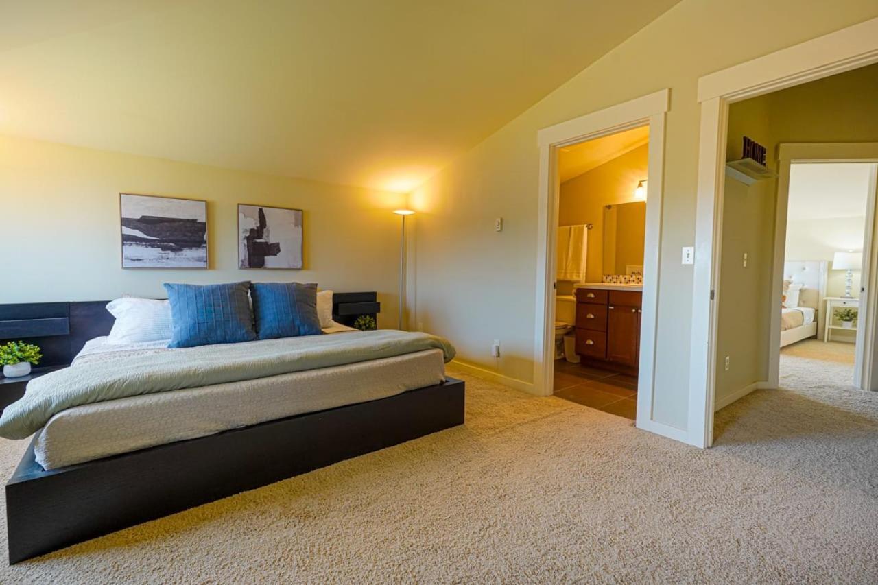 Stylish North Seattle Townhouse- Dual Master Suites المظهر الخارجي الصورة