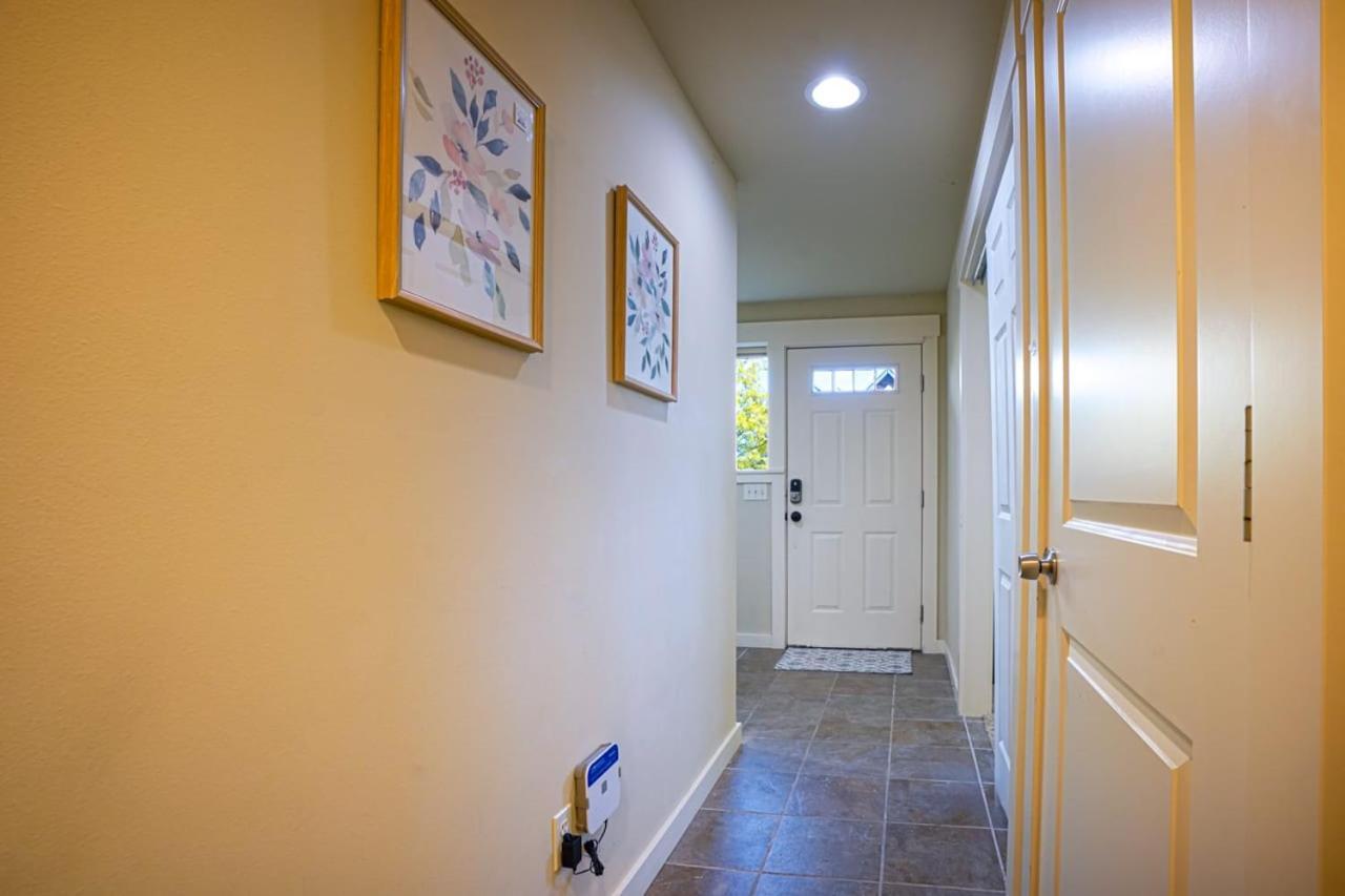 Stylish North Seattle Townhouse- Dual Master Suites المظهر الخارجي الصورة